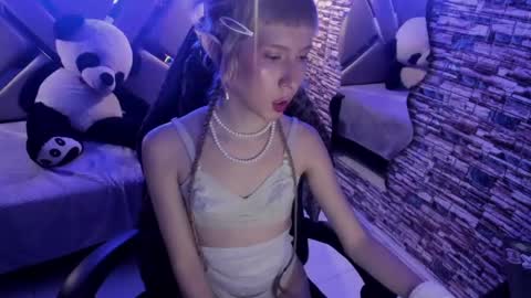 Snapshot of vivienne_hadid chatting on July 17, 10:14 pm vivienne hadid online show from July 17, 10:14 pm
