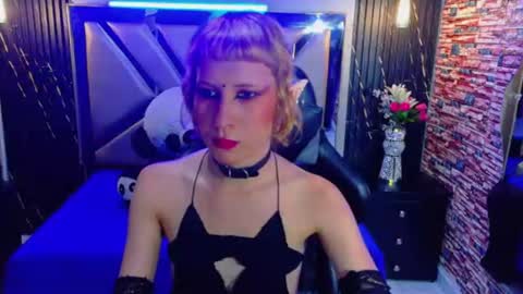 Snapshot of vivienne_hadid chatting on July 27, 8:16 pm vivienne hadid online show from July 27, 8:16 pm