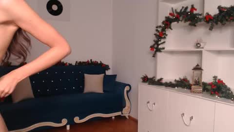 Snapshot of vivienneclement chatting on December 15, 7:21 pm Vivienne online show from December 15, 7:21 pm