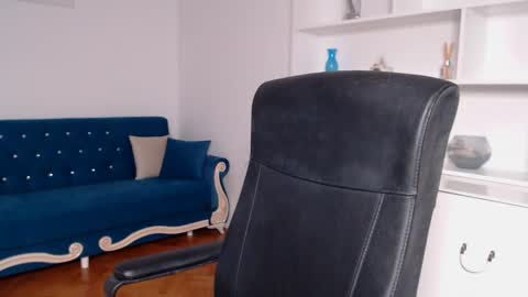 Snapshot of vivienneclement chatting on March 1, 9:59 pm Vivienne online show from March 1, 9:59 pm