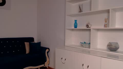 Snapshot of vivienneclement chatting on March 5, 7:38 pm Vivienne online show from March 5, 7:38 pm