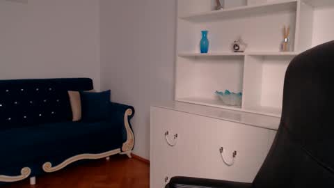 Snapshot of vivienneclement chatting on March 6, 1:48 am Vivienne online show from March 6, 1:48 am