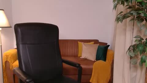 Snapshot of vivienneclement chatting on October 15, 4:18 pm Vivienne online show from October 15, 4:18 pm