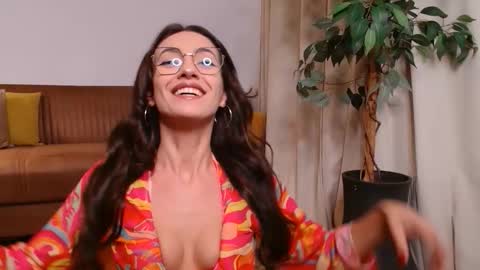 Snapshot of vivienneclement chatting on October 25, 3:51 pm Vivienne online show from October 25, 3:51 pm