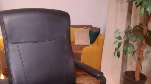 Snapshot of vivienneclement chatting on November 16, 4:45 pm Vivienne online show from November 16, 4:45 pm