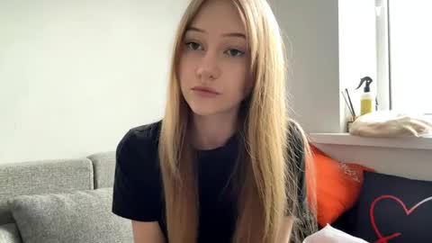 Snapshot of viviennewanko chatting on March 30, 1:01 pm Kristy online show from March 30, 1:01 pm