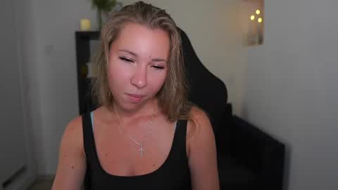 Snapshot of vivienvance18 chatting on July 14, 2:01 pm VivienVance online show from July 14, 2:01 pm