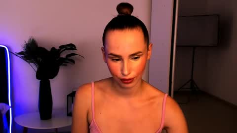 Snapshot of vivistar65 chatting on June 15, 1:24 pm vivistar65 online show from June 15, 1:24 pm