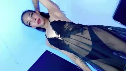 Snapshot of vixen_foxx chatting on February 8, 6:17 am vixen online show from February 8, 6:17 am