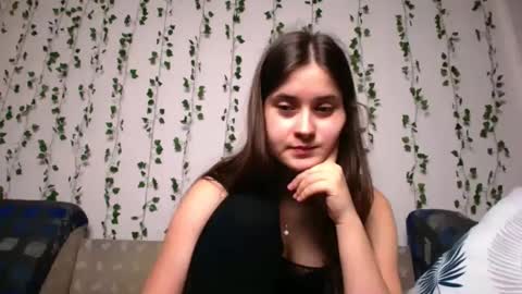 Snapshot of vixen_lily chatting on December 22, 7:21 pm Vixen Lily online show from December 22, 7:21 pm