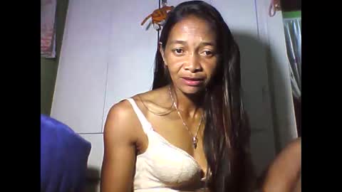Snapshot of vixen_lina chatting on April 24, 6:32 pm vixen_lina online show from April 24, 6:32 pm
