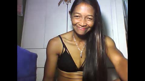 Snapshot of vixen_lina chatting on April 25, 4:48 pm vixen_lina online show from April 25, 4:48 pm