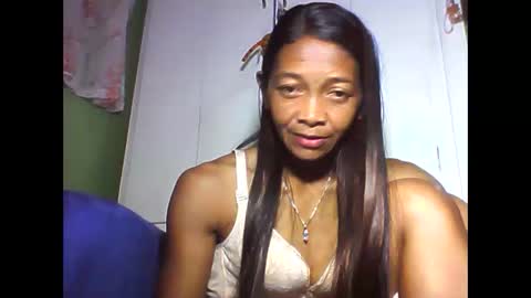 Snapshot of vixen_lina chatting on May 4, 6:15 pm vixen_lina online show from May 4, 6:15 pm