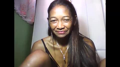 Snapshot of vixen_lina chatting on May 12, 6:10 am vixen_lina online show from May 12, 6:10 am
