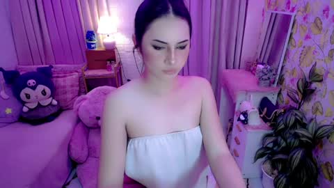 Snapshot of vixenluscious chatting on June 4, 1:55 am vixenluscious online show from June 4, 1:55 am