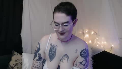 Snapshot of vixinvvitch chatting on January 31, 3:44 pm VIXIN online show from January 31, 3:44 pm