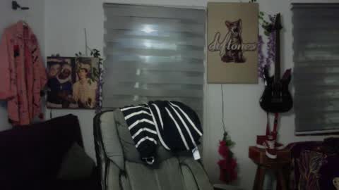 Snapshot of vl21cm chatting on October 5, 7:17 am vl21cm online show from October 5, 7:17 am