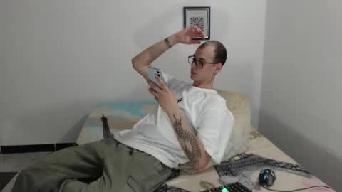 Snapshot of vlad__night chatting on February 28, 4:02 am Vlad online show from February 28, 4:02 am