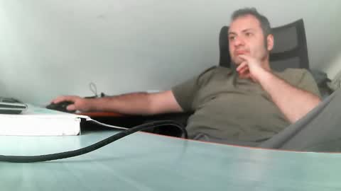 Snapshot of vladuhuh chatting on March 11, 9:02 am vladuhuh online show from March 11, 9:02 am