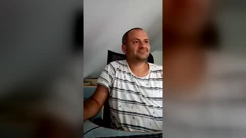 Snapshot of vladuhuh chatting on August 1, 10:14 am vladuhuh online show from August 1, 10:14 am