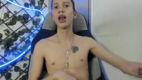 Snapshot of vodkadelulo_ chatting on April 19, 7:49 pm vodkadelulo online show from April 19, 7:49 pm
