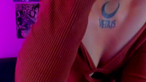 Snapshot of void_smokin chatting on June 22, 1:30 pm Gabriela online show from June 22, 1:30 pm
