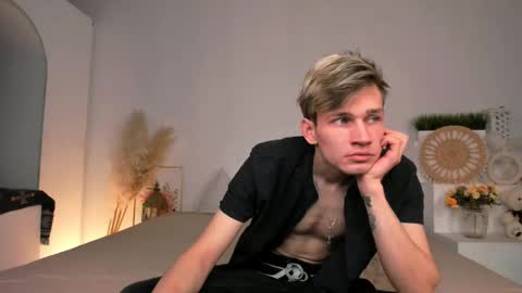 Snapshot of volan_starts chatting on February 7, 4:27 am Dan online show from February 7, 4:27 am