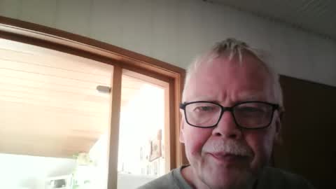 Snapshot of volkeronly chatting on March 3, 12:33 pm volkeronly online show from March 3, 12:33 pm