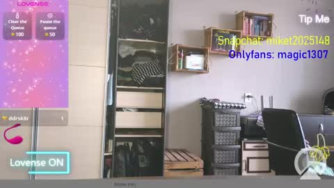 Snapshot of volshebnik_130 chatting on March 11, 12:28 pm Volshebnik1302 online show from March 11, 12:28 pm