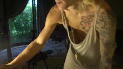 Voodoo and Lucy online show from September 28, 11:43 pm