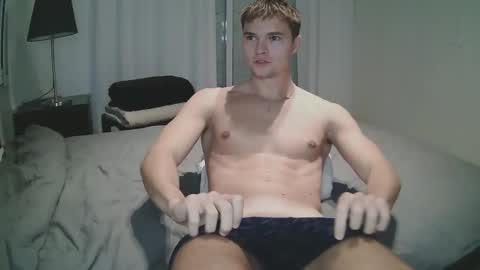 Snapshot of vouvoucouple chatting on December 12, 6:31 pm Tim online show from December 12, 6:31 pm