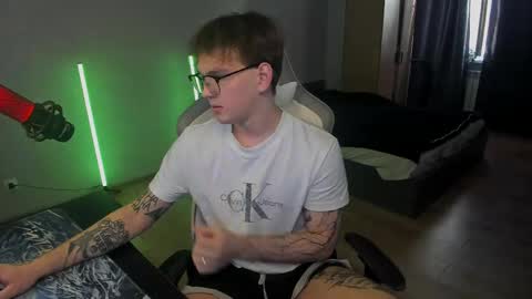 Snapshot of vova_belkin_ chatting on May 20, 4:24 pm vova online show from May 20, 4:24 pm