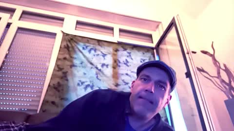 Snapshot of voyeuredeluxe chatting on March 10, 5:34 am voyeuredeluxe online show from March 10, 5:34 am