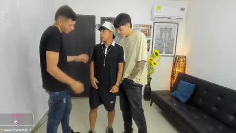 voyeurism_guys online show from March 11, 11:22 pm