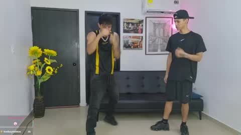 voyeurism_guys online show from April 26, 11:13 pm