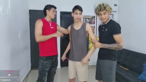 voyeurism_guys online show from April 28, 11:10 pm