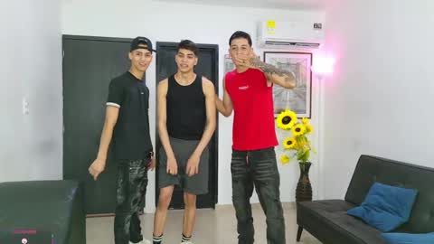 voyeurism_guys online show from May 5, 11:02 pm