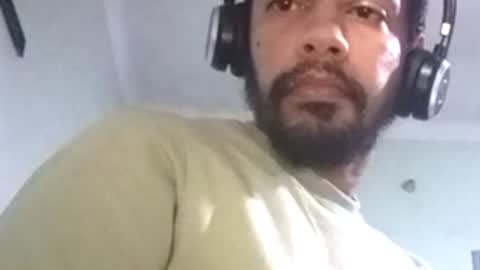 Snapshot of vredesbyrd5 chatting on October 18, 2:36 am VRED online show from October 18, 2:36 am