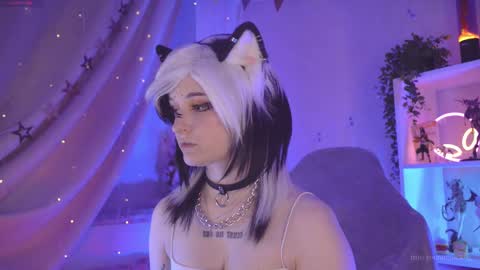 Snapshot of vronnier chatting on March 6, 4:49 pm vronnier online show from March 6, 4:49 pm