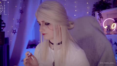 Snapshot of vronnier chatting on September 13, 7:13 pm vronnier online show from September 13, 7:13 pm