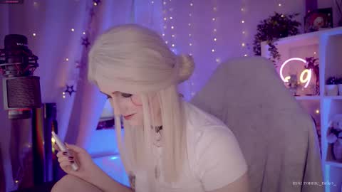 Snapshot of vronnier chatting on September 14, 4:06 pm vronnier online show from September 14, 4:06 pm