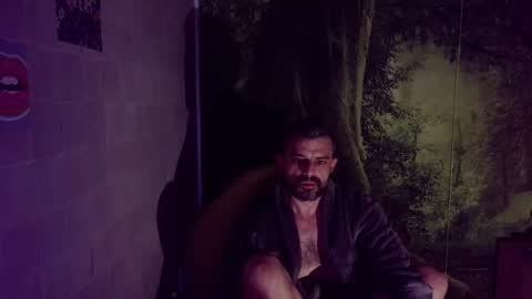 Snapshot of vuiljoske chatting on November 17, 12:49 am CBNewGuy online show from November 17, 12:49 am