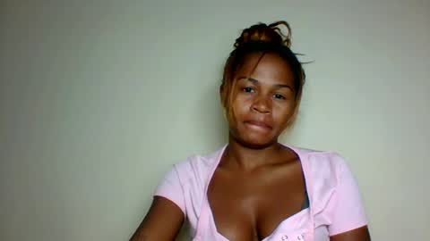 Snapshot of vynarahot chatting on June 12, 6:51 pm vynarahot online show from June 12, 6:51 pm