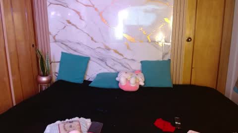 Snapshot of w_kittycat chatting on April 9, 5:18 pm kitty SUPORT ME AND MY BABY SINGLE MOMY online show from April 9, 5:18 pm