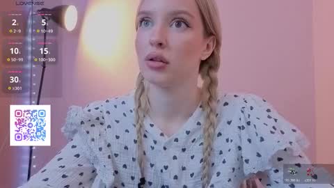 Snapshot of w_olivia_w chatting on November 14, 9:02 pm Olivia online show from November 14, 9:02 pm