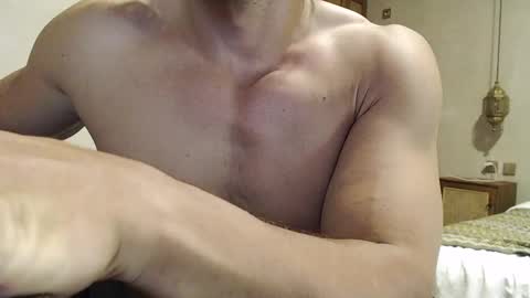 Snapshot of w_witcher chatting on February 27, 4:41 am w_witcher online show from February 27, 4:41 am