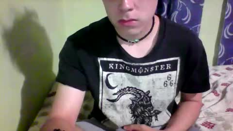 waifu_lov3r online show from December 19, 8:02 am