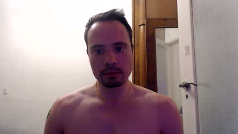 Snapshot of walking_rainbow chatting on June 11, 4:05 pm walking_rainbow online show from June 11, 4:05 pm