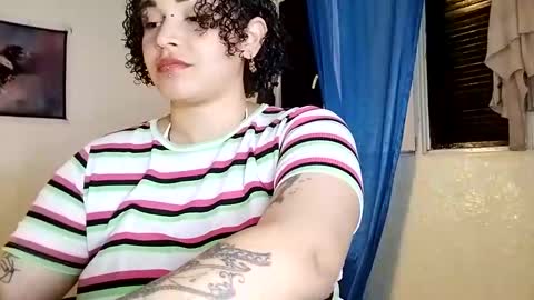 Snapshot of wallace_juli chatting on October 28, 4:42 pm Juli online show from October 28, 4:42 pm