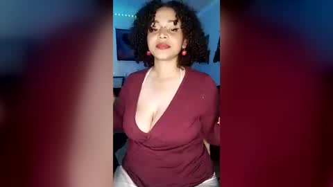 Snapshot of wallace_juli chatting on July 8, 10:25 pm Juli online show from July 8, 10:25 pm